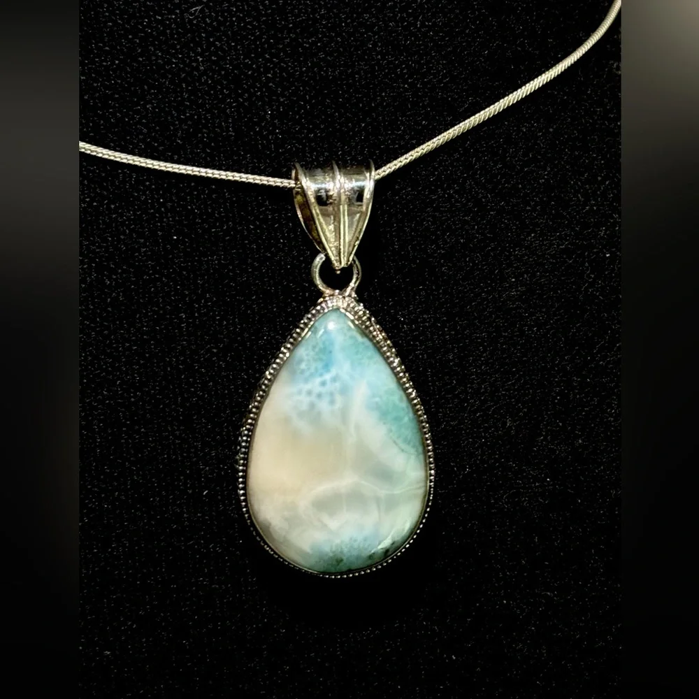 925 Sterling Silver Caribbean Blue Larimar Pendant - Picture 2 of 10